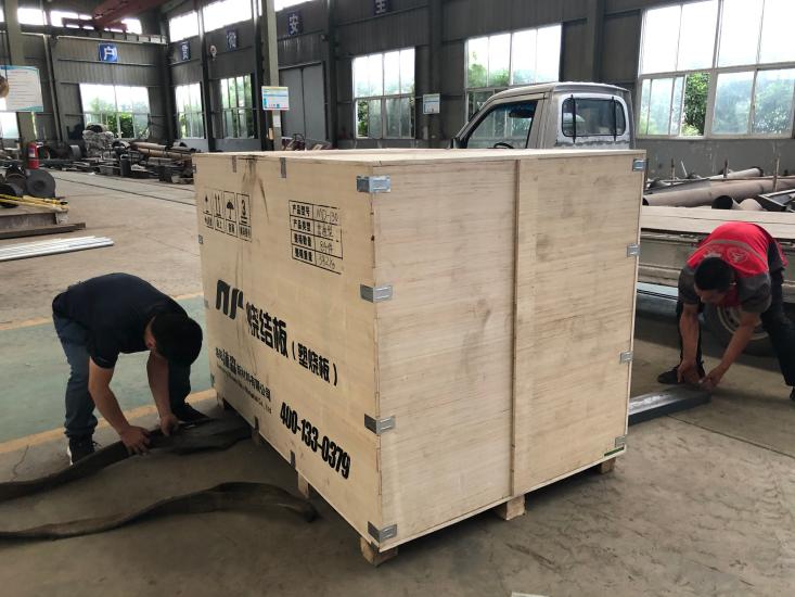 耐高溫燒結(jié)板打包裝車